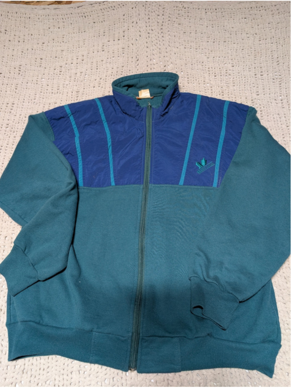 M829 - Women's Banff Canada Teal and Blue Zip-Up Jacket, Size Large